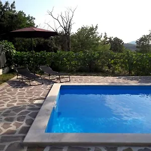 Nada With Private Pool Apartment